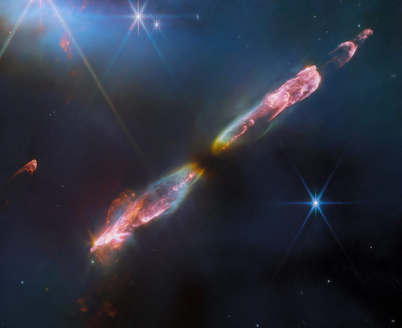 若き原始星の産声 ウェッブ宇宙望遠鏡が観測したハービッグ・ハロー天体「HH 211」
