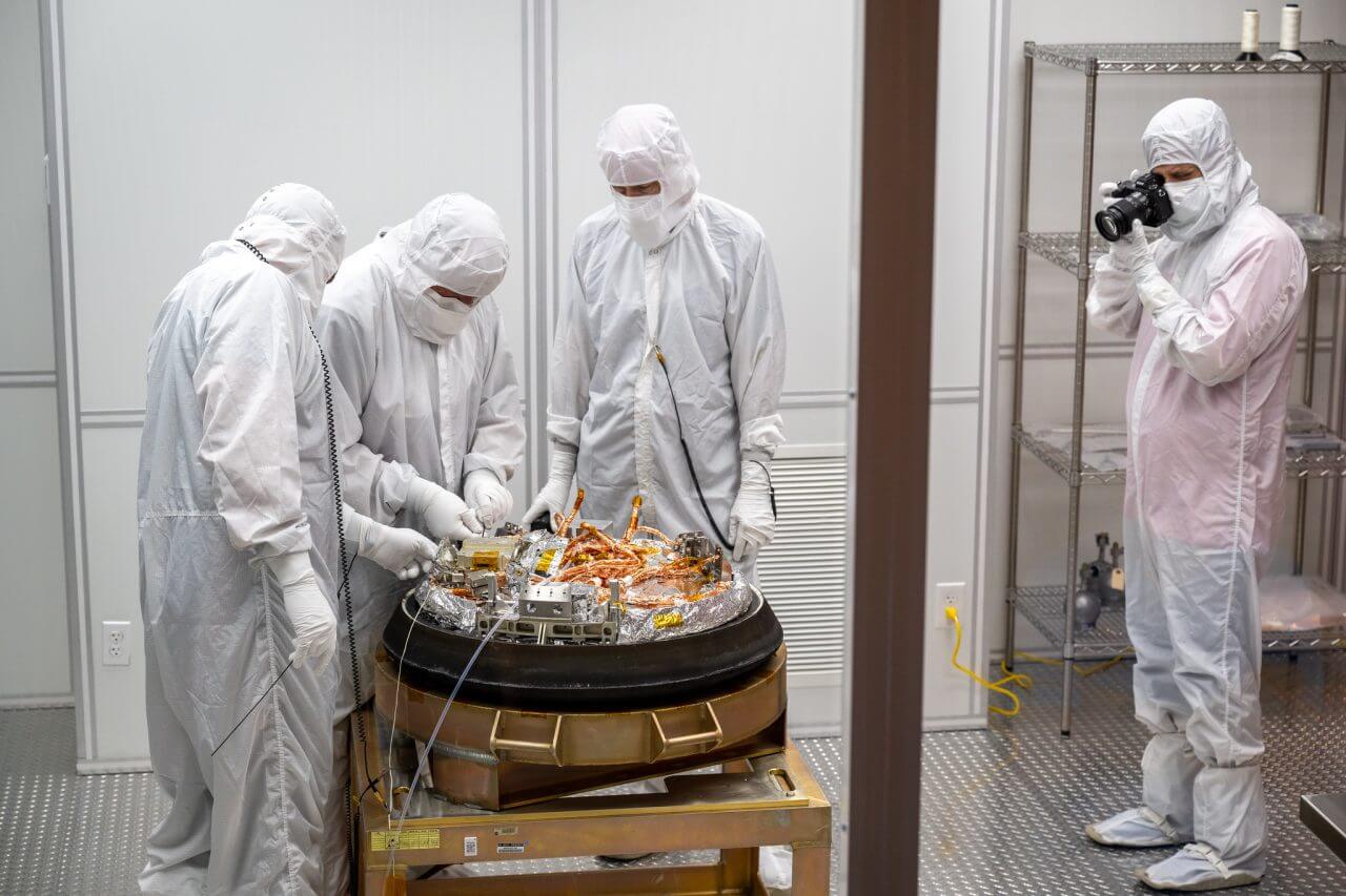 小惑星のサンプルを収めた容器がジョンソン宇宙センターに到着 NASA「OSIRIS
