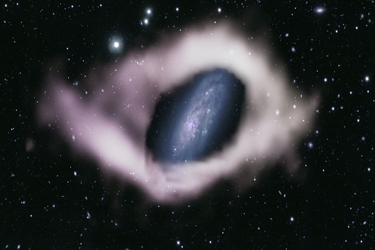 宇宙空間の巨大な目？ 珍しい「極リング銀河」、電波観測で偶然発見