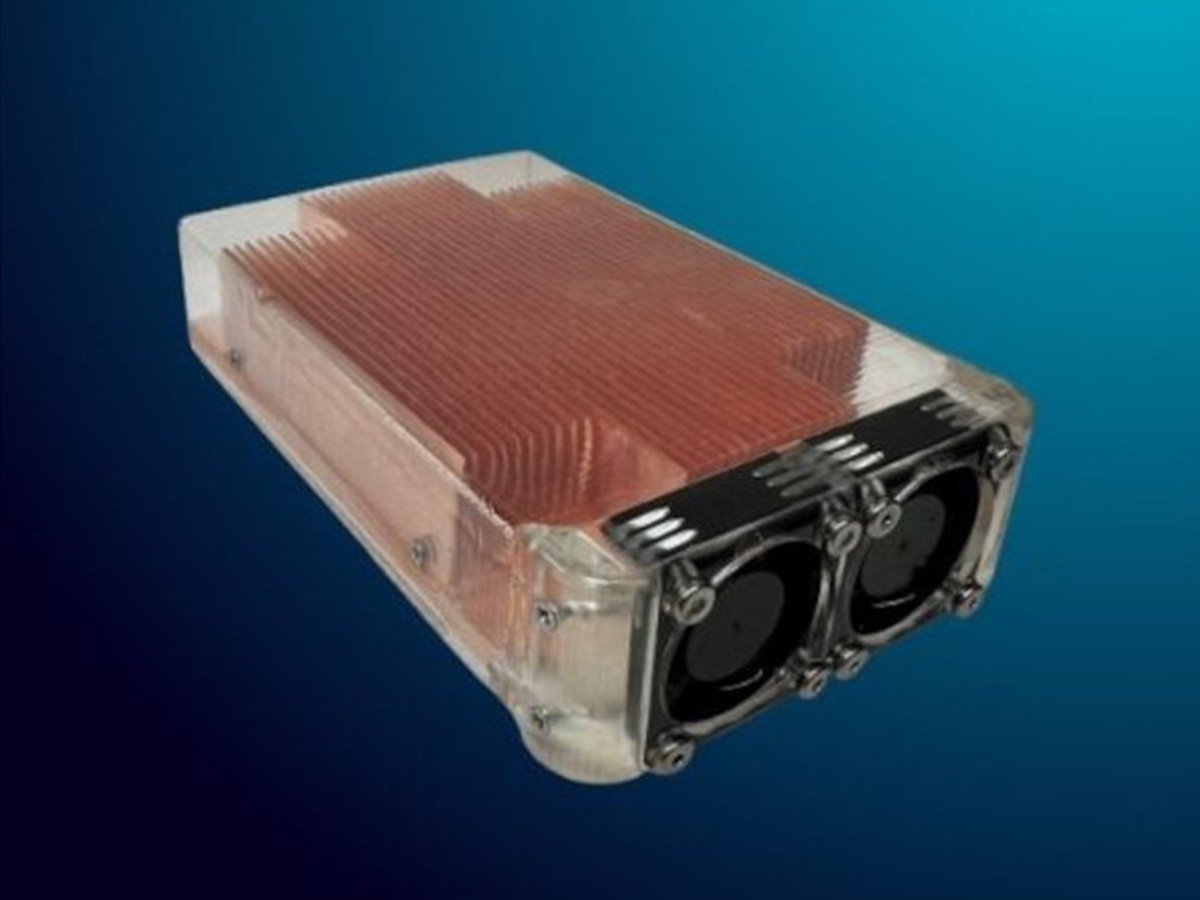 TDP 800WのXeonを冷やせる液浸冷却システム。1000W超も対応可