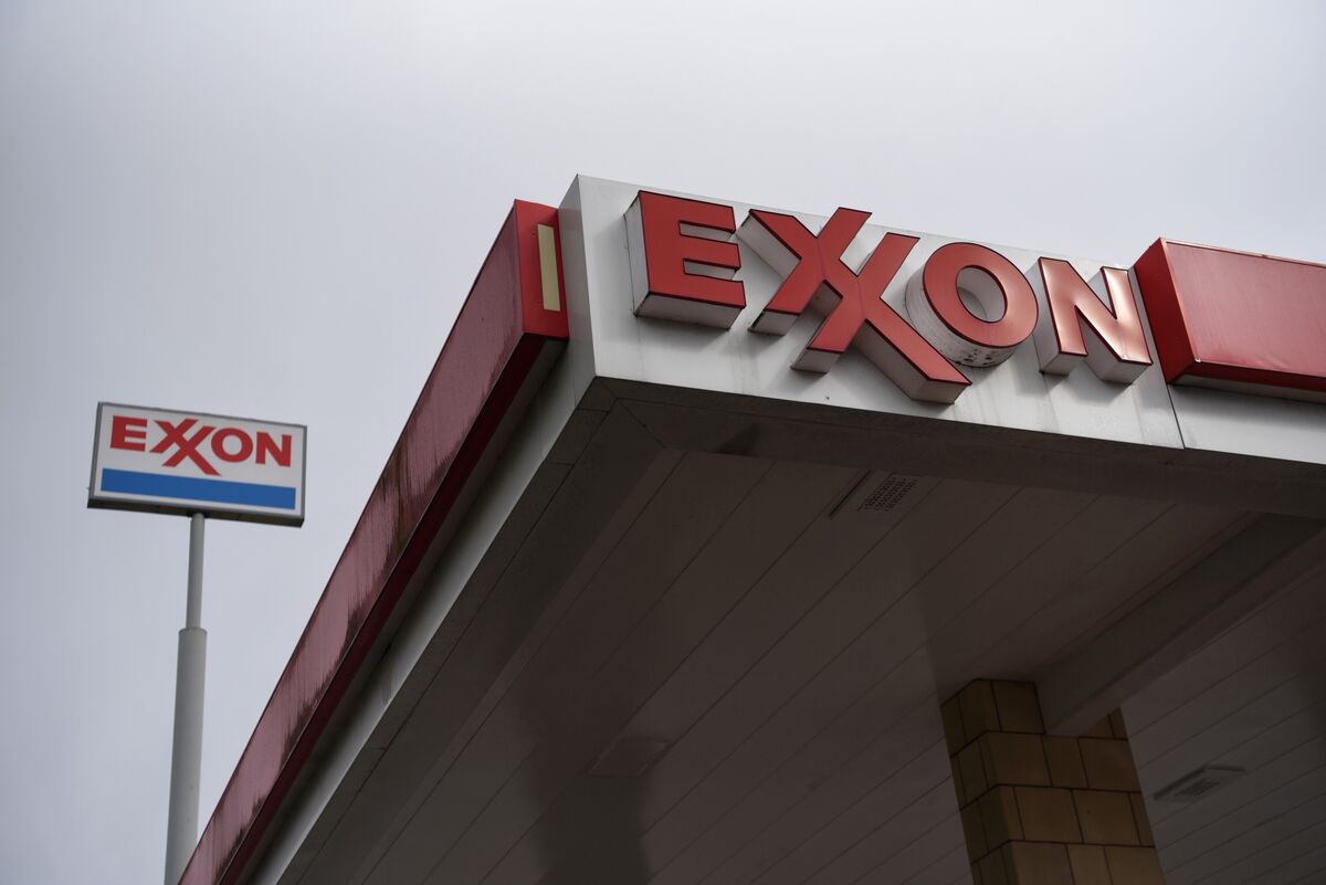 エクソンとシェブロン、利益が予想下回る－製油や化学事業が低迷