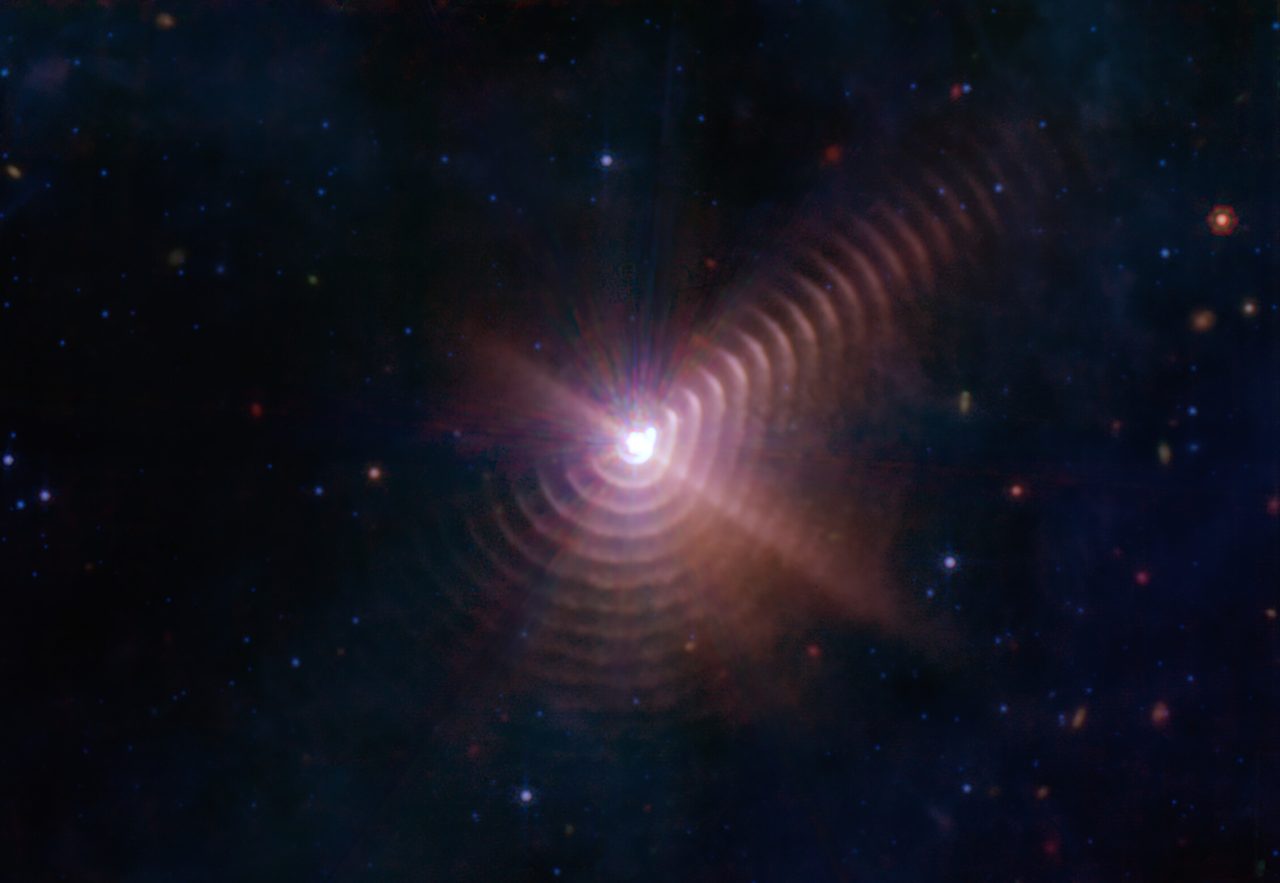 8年ごとに形成されるリング構造を持つウォルフ・ライエ星「WR 140」【今日の宇宙画像】
