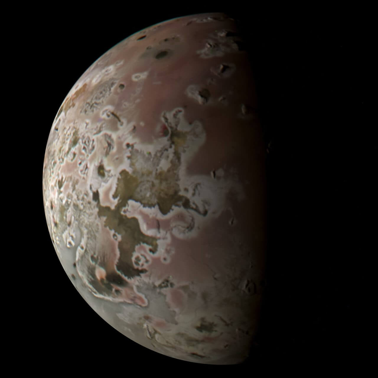 NASA木星探査機ジュノーが撮影した衛星イオの最新画像