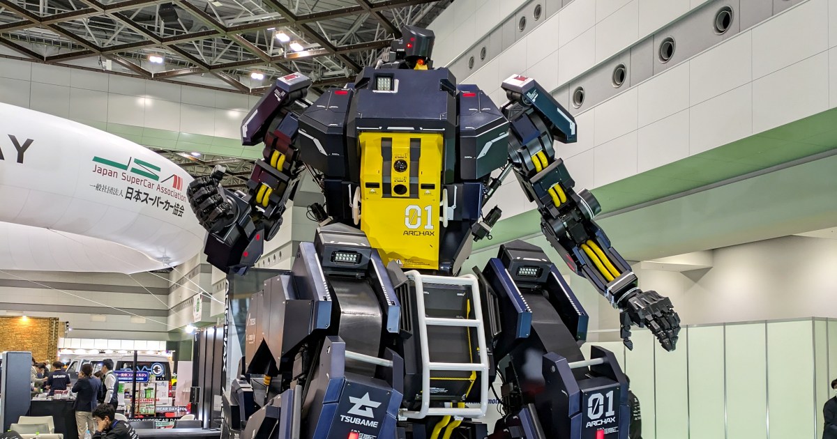 【開幕】「ジャパンモビリティショー2023」の量産搭乗型ロボット『アーカックス』がスゴイ！ ハッチの動きとモード変形に感動!!