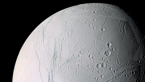 土星の衛星エンケラドゥスには生命の構成要素がそろっていると科学者が提唱