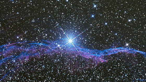 重力レンズを使って「星から星へ電力を伝達」する理論が研究で示される