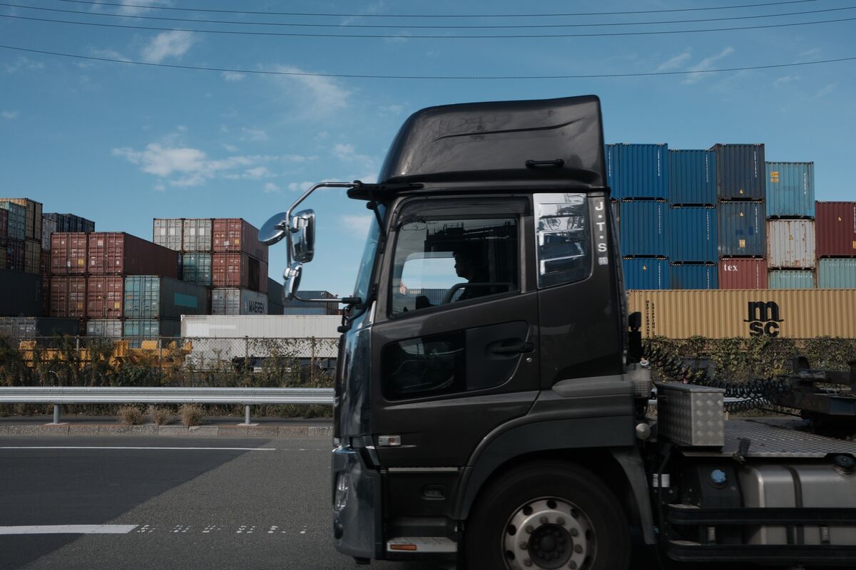 迫る物流2024年問題、物価高襲う日本をトラック運転手不足が追い打ち