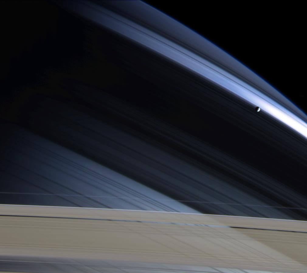 青く見える土星の北半球。探査機カッシーニが撮影【今日の宇宙画像】