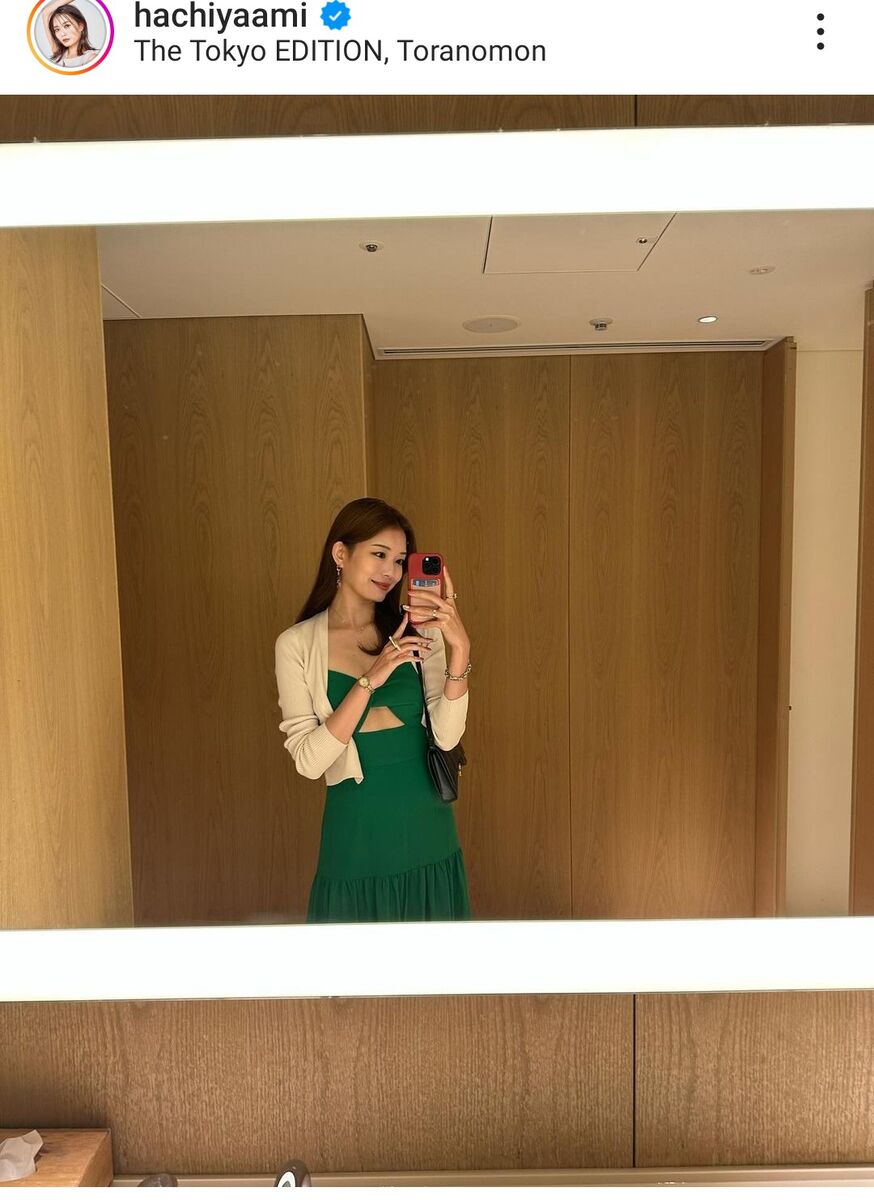 井戸田潤の１９歳年下妻が美しい！おなか見せた色っぽドレス姿…職業モデル、１６８センチ抜群スタイル