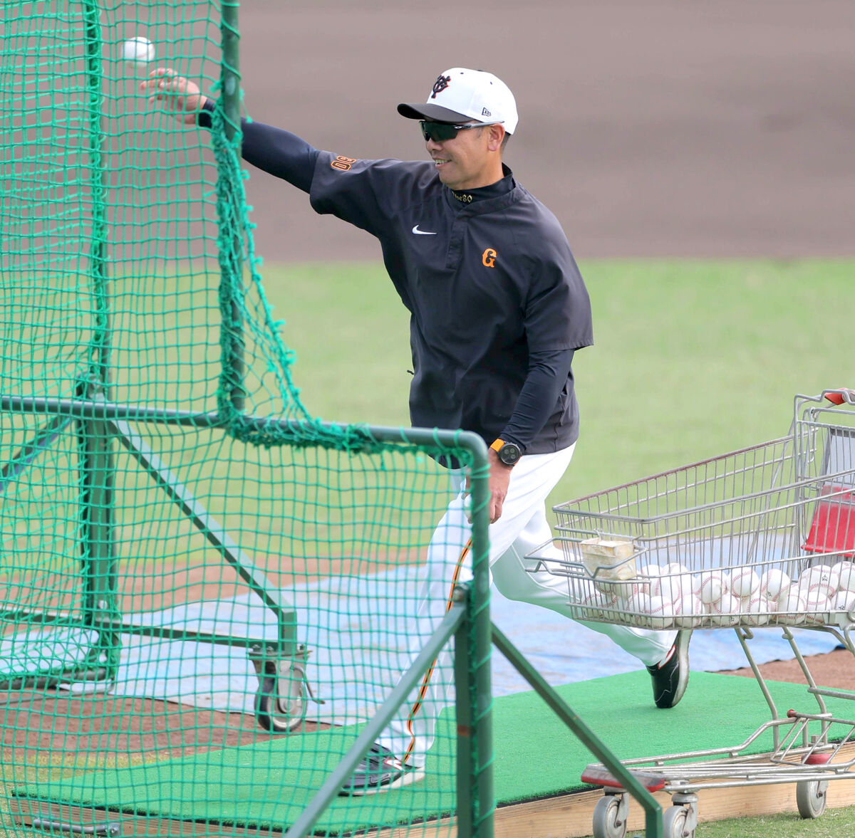 【巨人】阿部慎之助監督「志願の登板」キャンプ初の打撃投手で６８球熱投