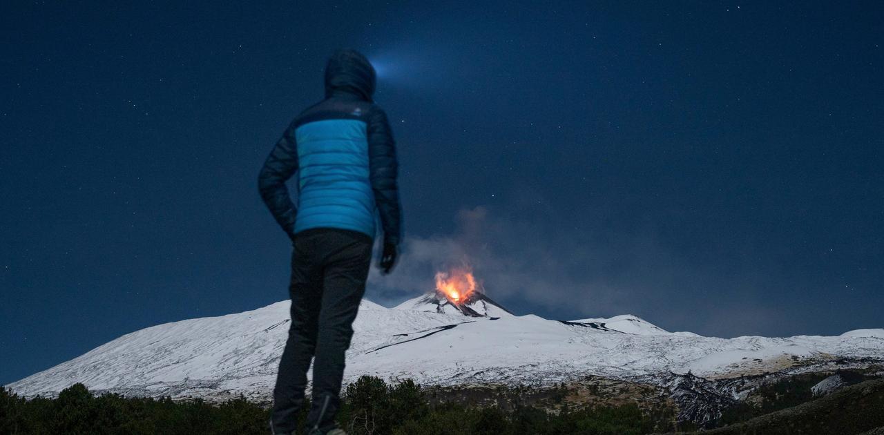 ヨーロッパで最も活発な火山、イタリアのエトナ山が噴火
