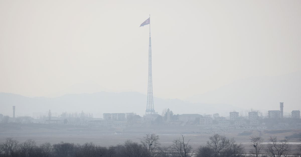 北朝鮮、南北軍事合意で停止の措置再開へ 境界線付近に新型装備展開