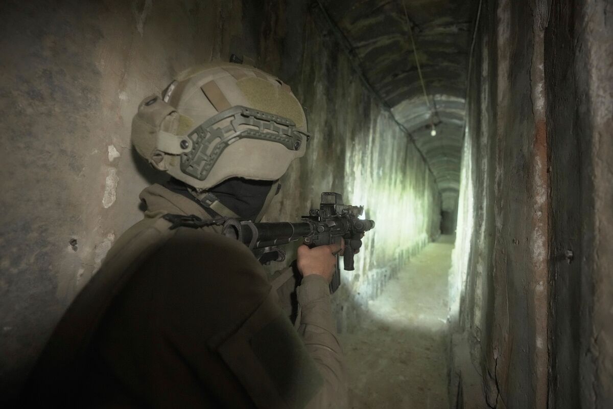ハマスの地下トンネル網、完全破壊に数カ月要するとイスラエル軍覚悟