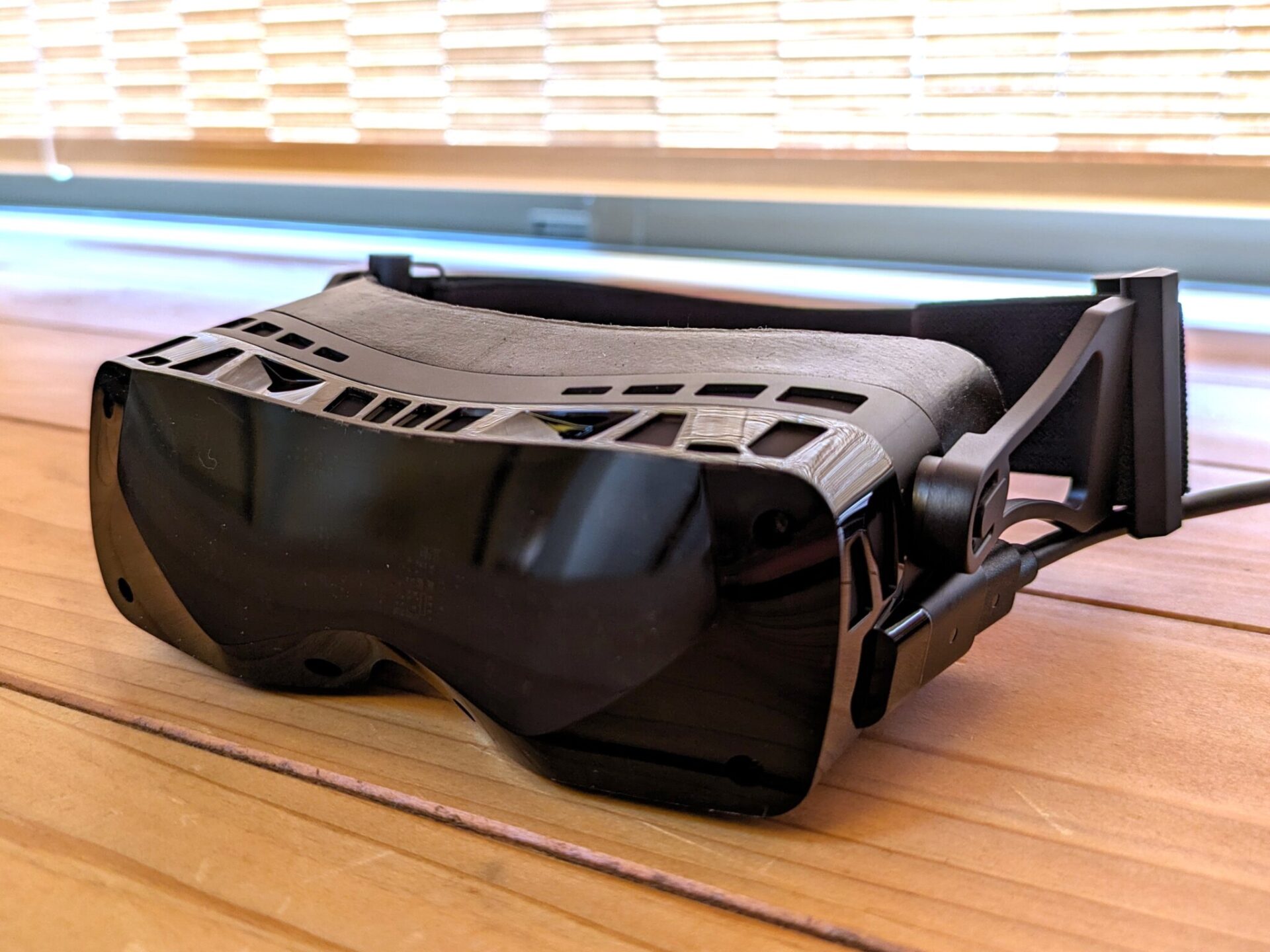 PC VR「Bigscreen Beyond」開封の儀＆レビュー 超小型・軽量なニューフェースの実力は!?