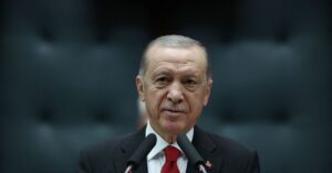 トルコとギリシャ、関係改善で合意 アテネで首脳会談