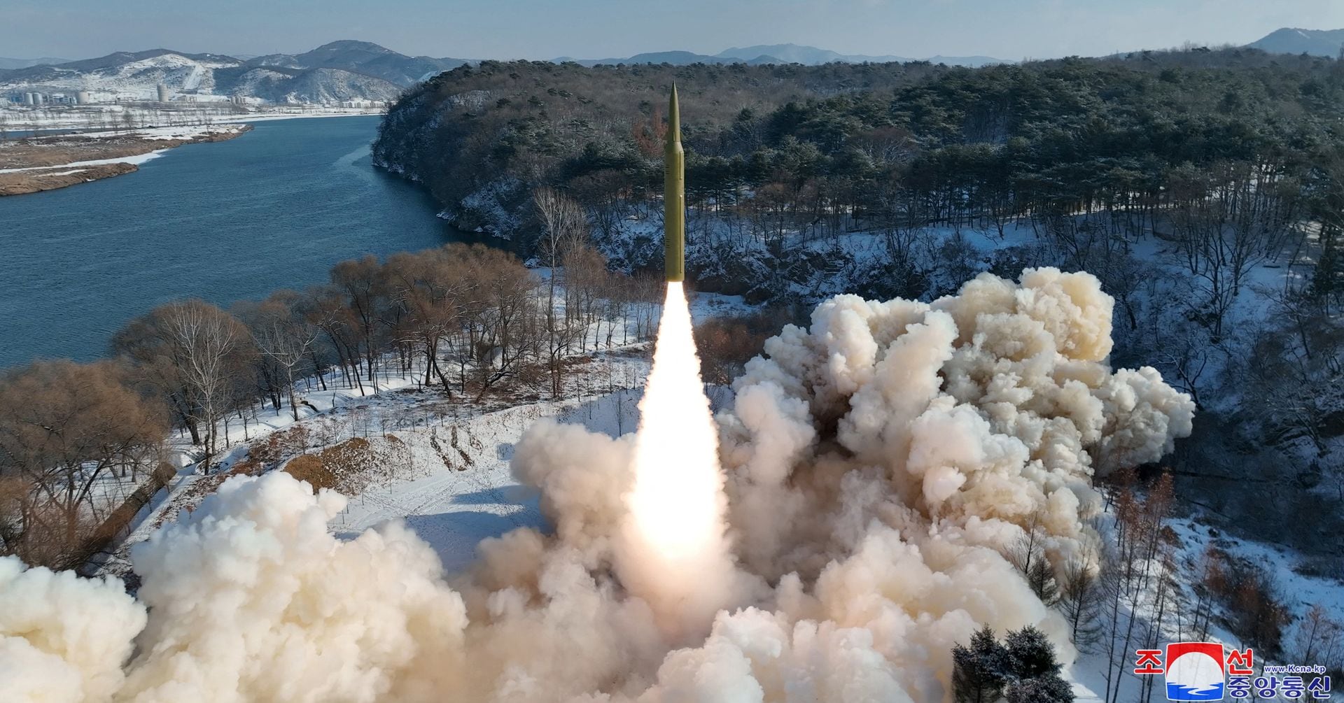 北朝鮮、14日に固体燃料の中距離ミサイル発射実験 極超音速弾頭