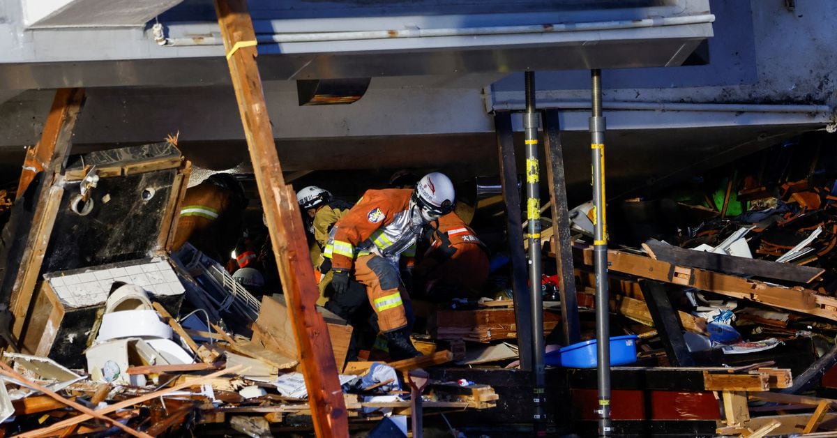 能登半島地震の死者64人に、孤立集落も 輪島市などに大雨警報