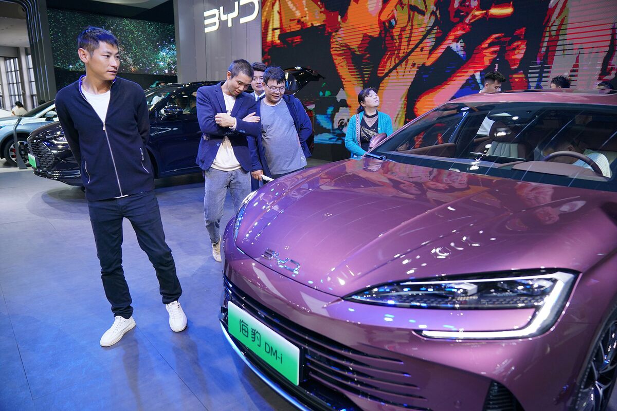 中国でプラグインハイブリッド車人気、ＥＶ減速－テスラなどに課題