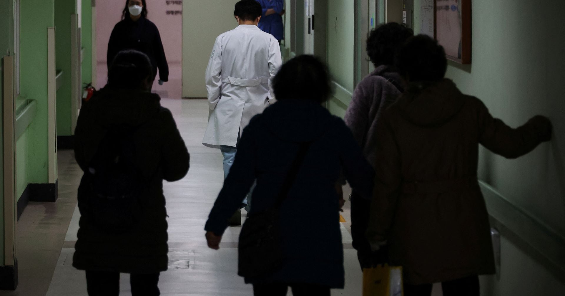 韓国、研修医ストで医療に支障 政府「主導者逮捕も」
