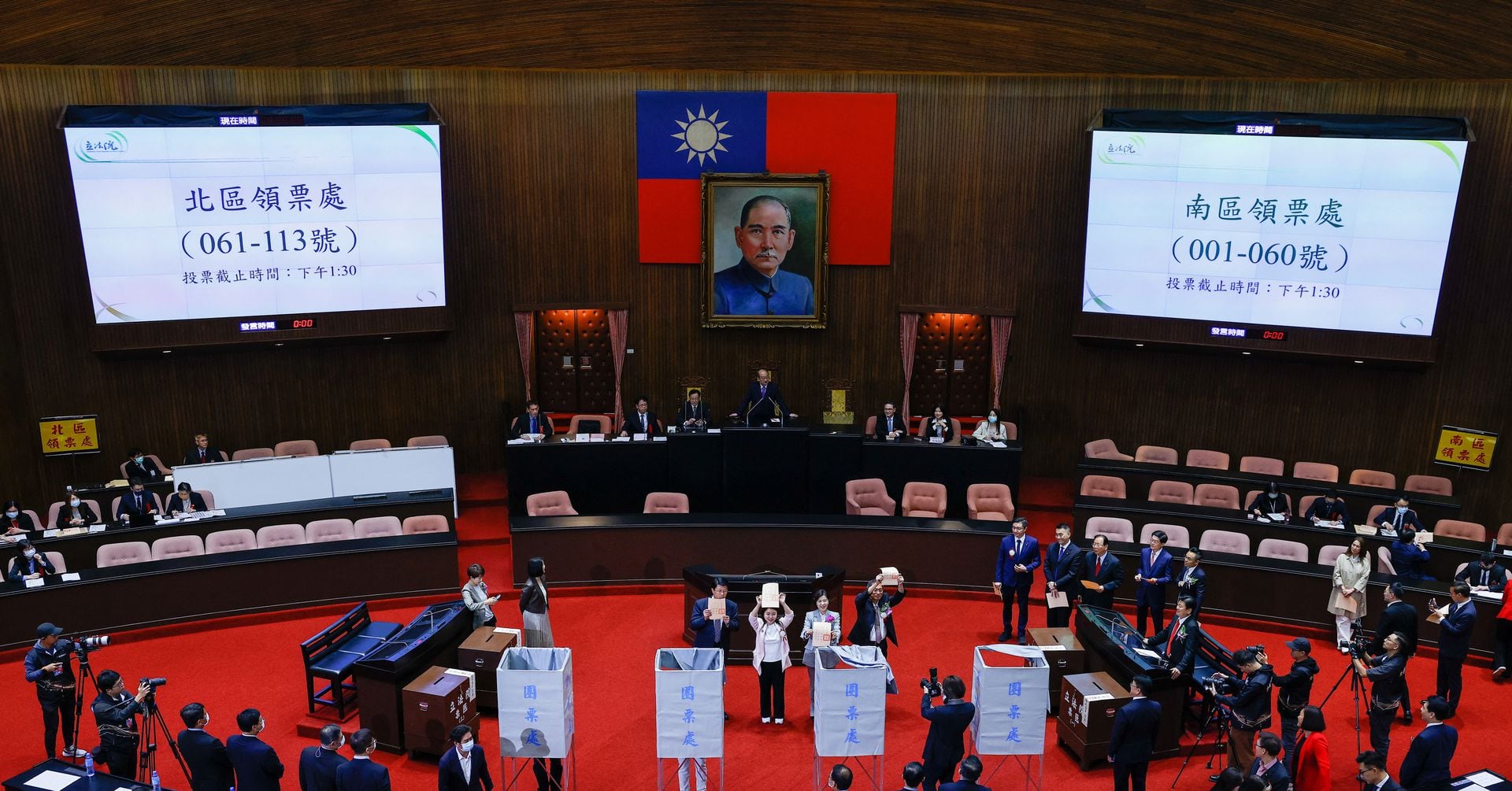 台湾立法院、親中派の韓国瑜氏を院長に選出