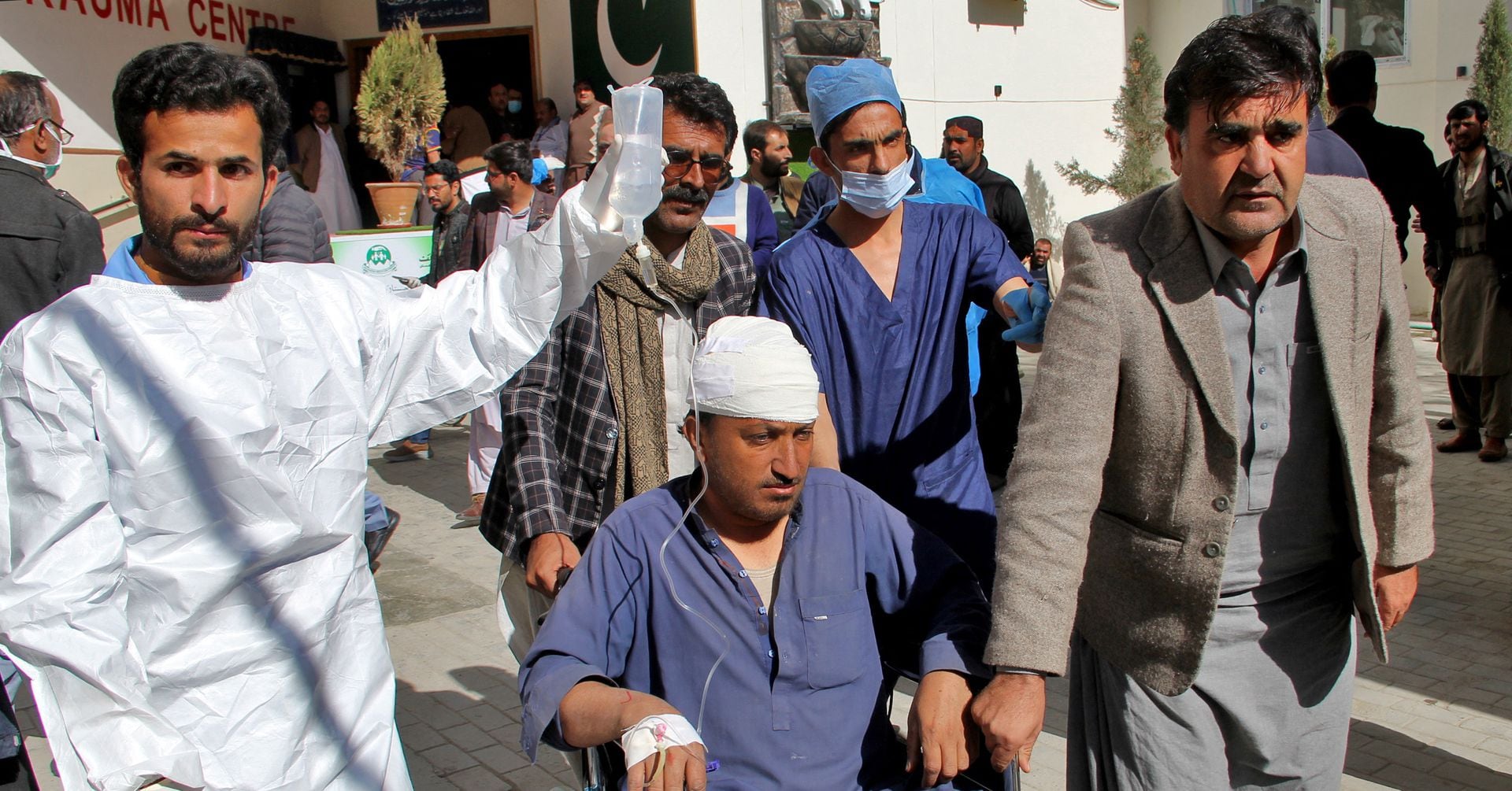 パキスタン選挙控え爆発続く、26人死亡 「イスラム国」犯行声明