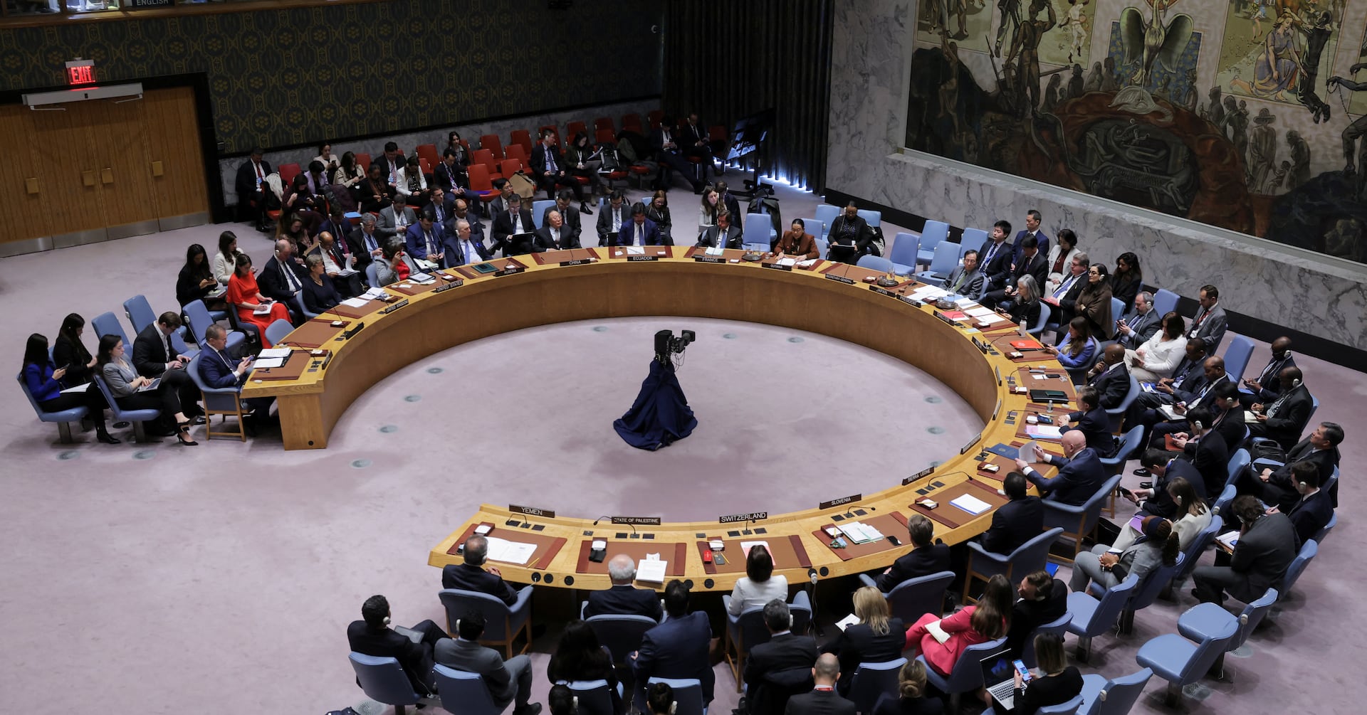 国連安保理、ガザ即時停戦決議案を採択 米は棄権