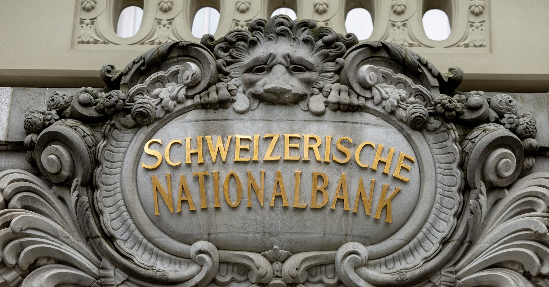 スイス中銀9年ぶり利下げ、主要中銀で初 インフレ対応奏功
