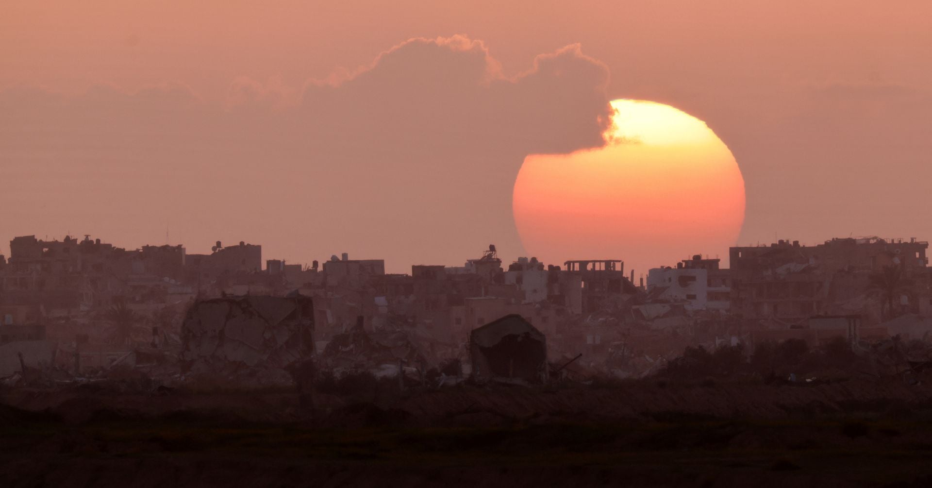イスラエル、ガザ停戦協議見送り 人質生存者リスト巡り