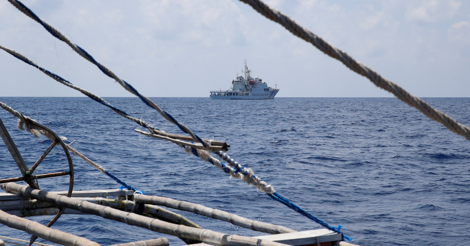 フィリピン、中国の放水で船が損傷と非難 スカボロー礁近海で