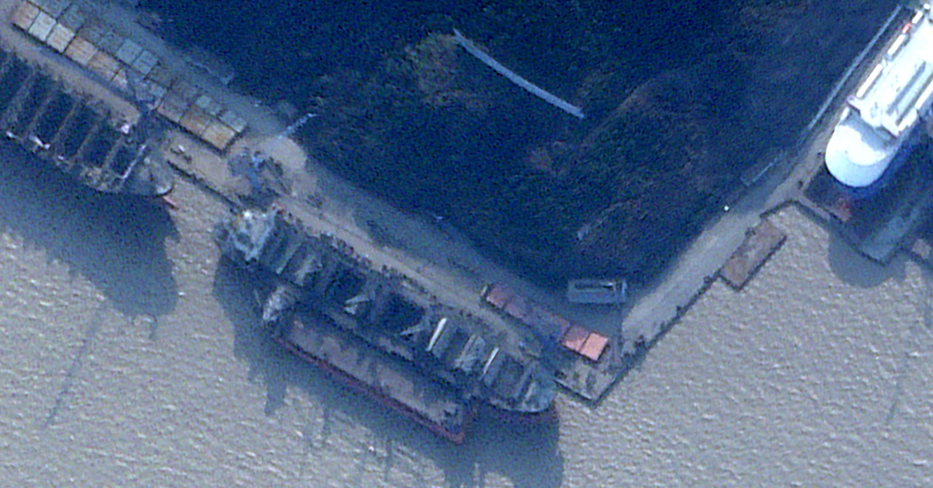 北朝鮮製武器輸送したロシア船、中国の港に停泊 衛星画像で判明