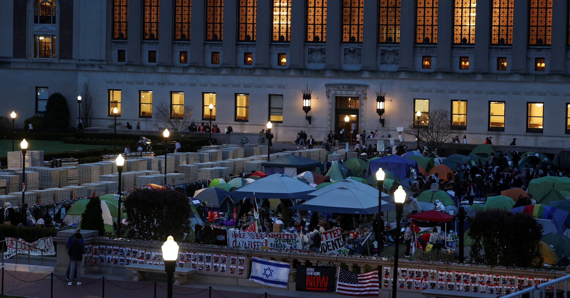 全米の大学でイスラエルへの抗議活動拡大、学生数百人が逮捕
