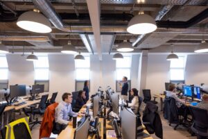 ゴールドマン、英国でボーナス上限廃止へ準備－高報酬のバンカー対象