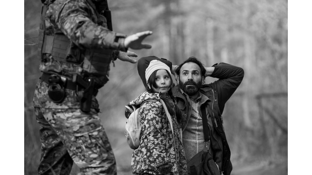 国境の森で「兵器」にされた人々…映画「人間の境界」、ポーランドの巨匠が描く過酷な現実