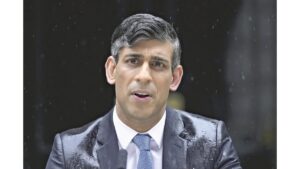 英首相がサプライズ解散…与党支持率１８％、移民・経済対策の評価に望み託し「最大の賭け」