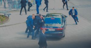 スロバキア首相暗殺未遂、銃撃され「生命に危険及ぶ重傷」
