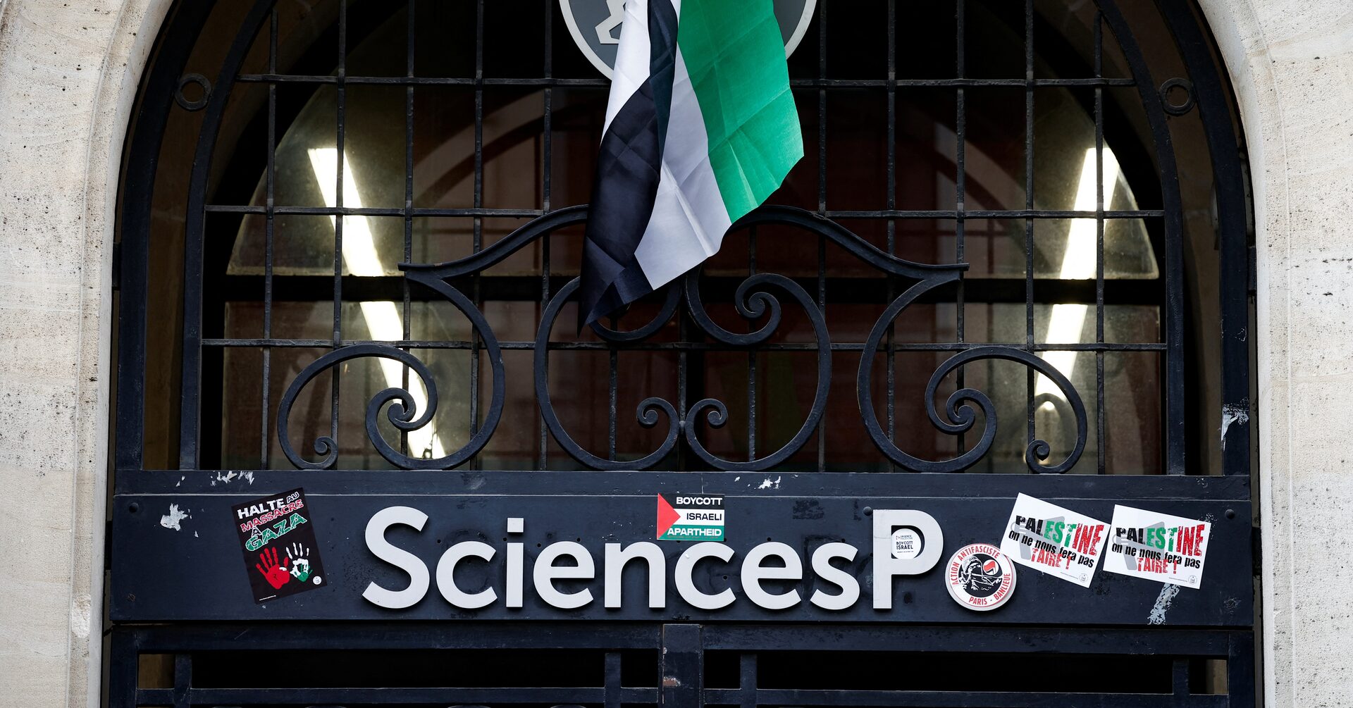 フランスでもガザ反戦デモ拡大、警察が校舎占拠の学生排除