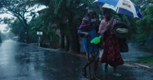 バングラとインドにサイクロン上陸、数百万人に停電被害