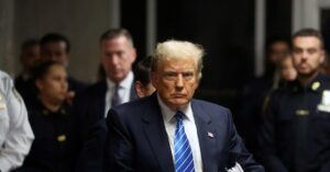 トランプ氏が不倫口止め料支払いを個人的に指示、元顧問弁護士の証言