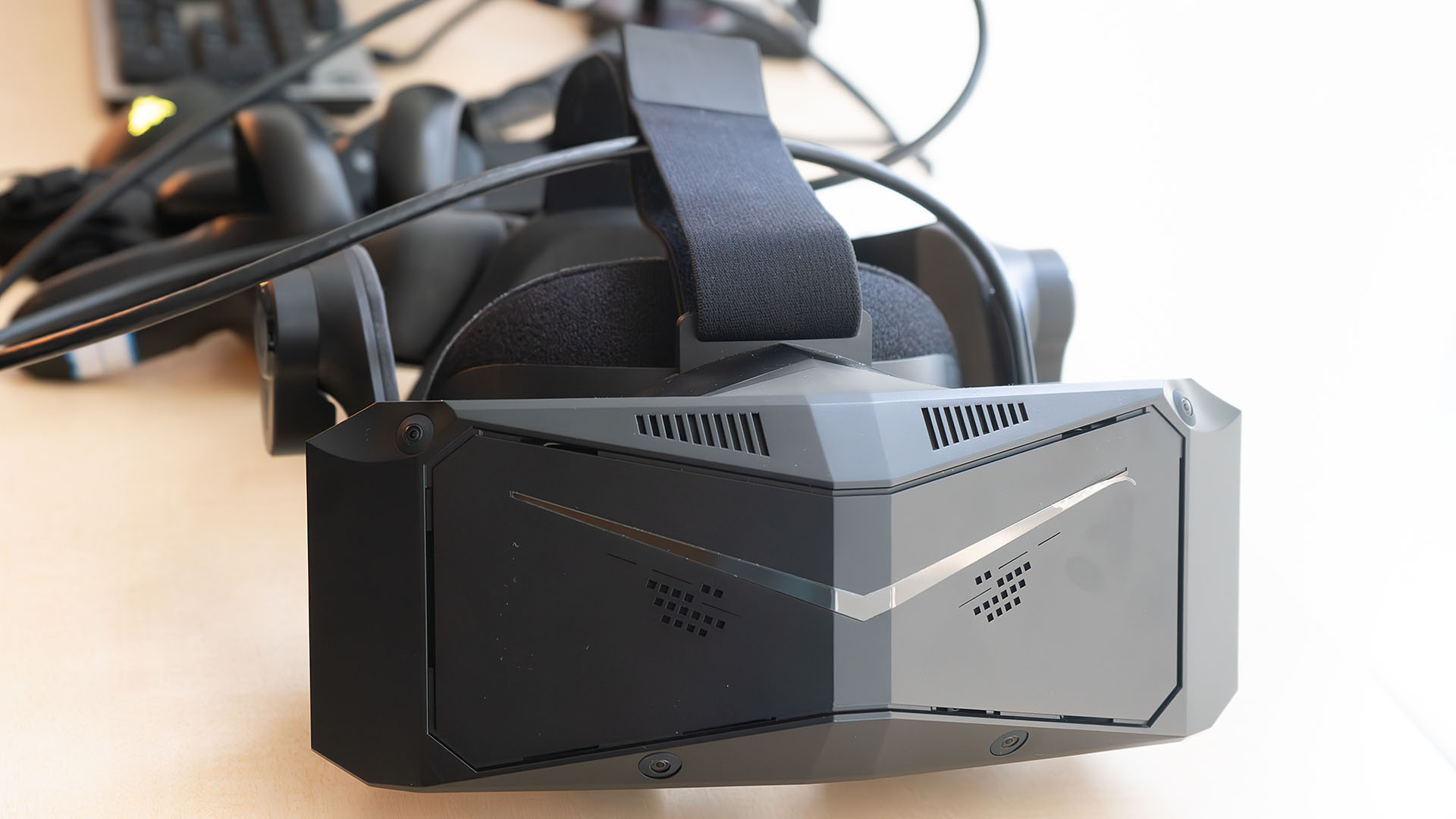 大きいボディーだけど軽くて快適 PC VR「Pimax Crystal Light」体験レビュー