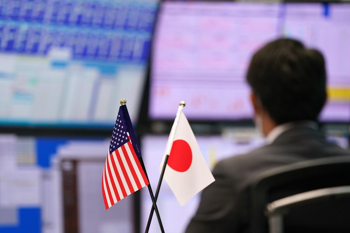 【日本市況】長期金利１％割り込む、円は155円前半へ軟化－株式続落