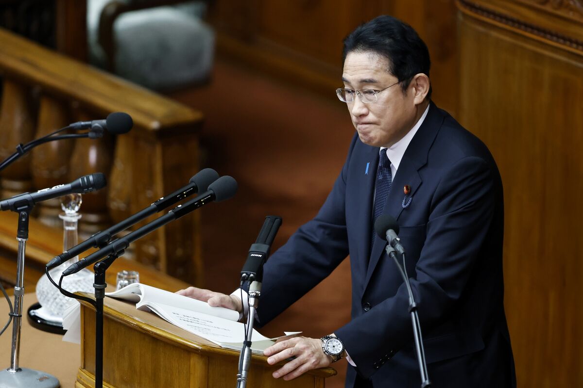 岸田首相、自民総裁再選へいばらの道－定額減税も支持率回復は望み薄