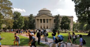 米大学、科学より人文学専攻の中国人留学生受け入れるべき＝米高官