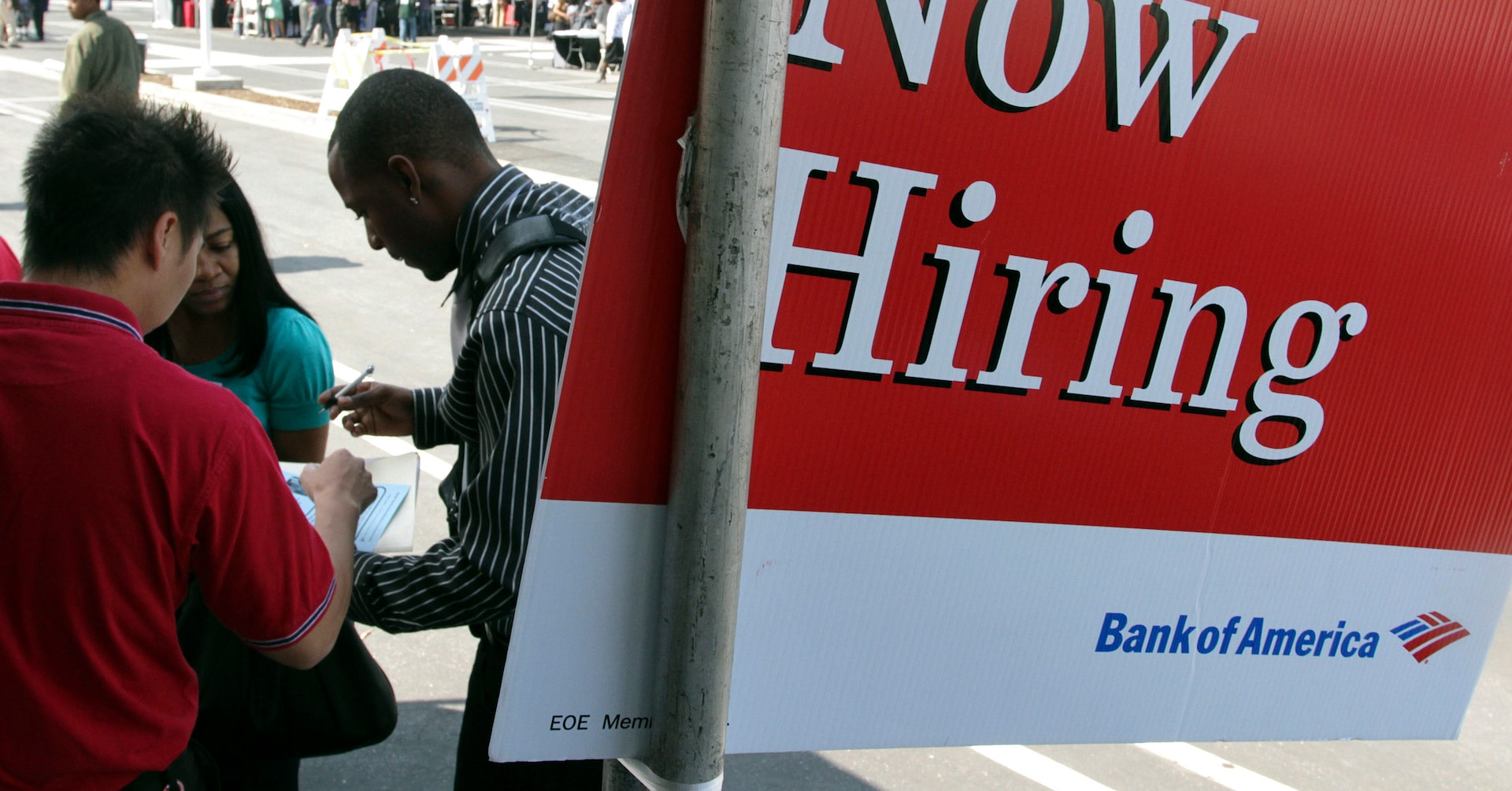米新規失業保険申請、6000件減の23万3000件 予想下回る