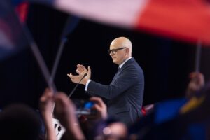 マクロン派のフィリップ仏元首相、中道右派との連携を呼びかけ