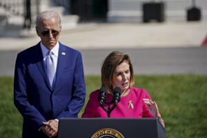 ペロシ氏、バイデン大統領に決断促す－選挙戦継続への支持は表明せず