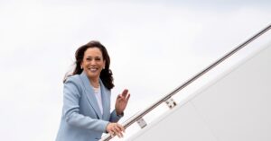 米大統領選支持率ほぼ拮抗、ハリス氏のリードわずか1％ポイント