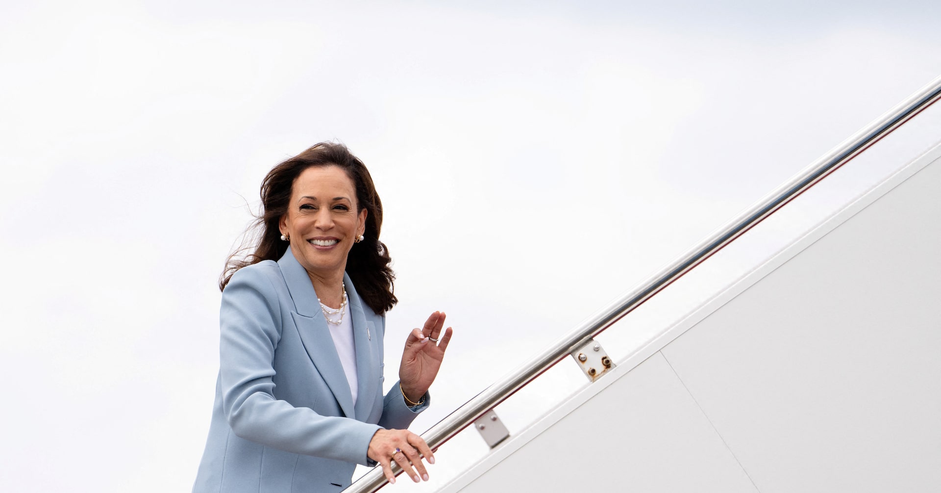 米大統領選支持率ほぼ拮抗、ハリス氏のリードわずか1％ポイント