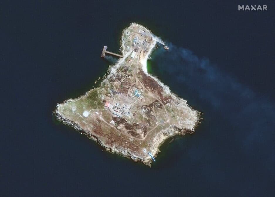 黒海艦隊撃破の拠点になったズミイヌイ島（スネークアイランド）奪還の映像をウクライナが公開