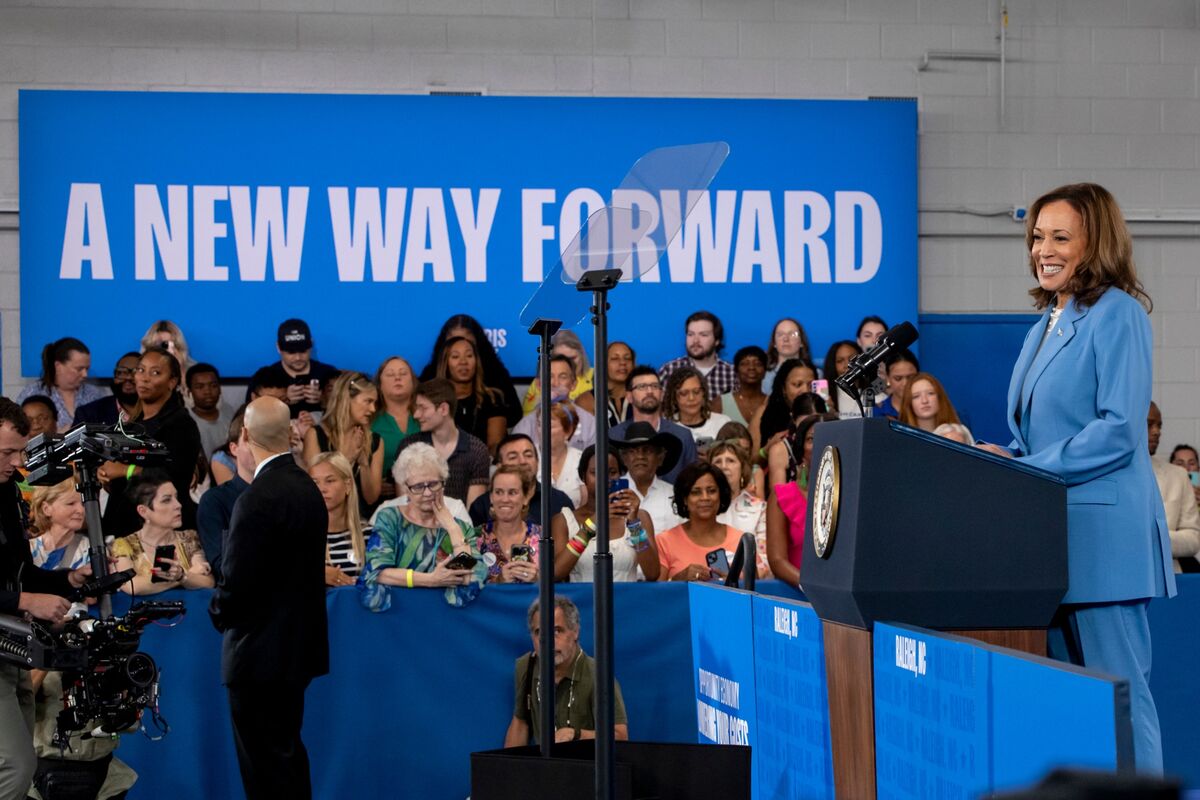 ハリス氏、勢いに乗って民主党全国大会へ－激戦州の一つをバスツアー