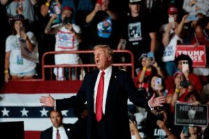 トランプ氏、経済が最大の争点との見方を疑問視－激戦州で演説